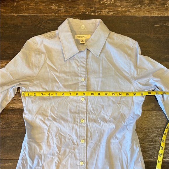 Banana Republic Fitted Button Down - Picture 2 of 5